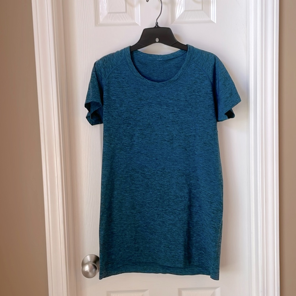 Women’s Lululemon Swiftly tech, size 12